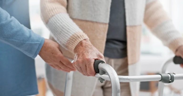 Adaptações no Banheiro para Idosos: 7 Mudanças Que Evitam Acidentes